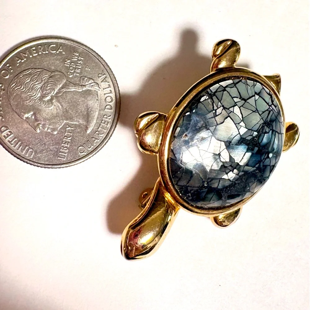 Lauren Conrad Gold tone vintage Turtle Brooch with shell mosaic mother of pearl